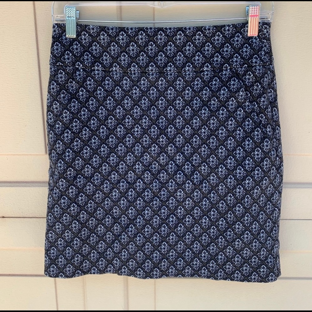 Ann Taylor Printed cotton mini skirt size 2 business casual great condition